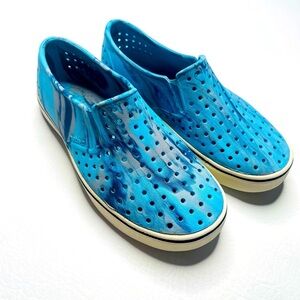 Native kids shoes tie dye blue size J2